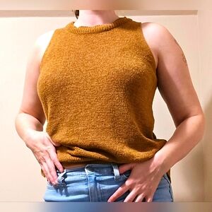 Old Navy. Tan/ Gold knit crew neck top. Size Medium. Loose and comfy.